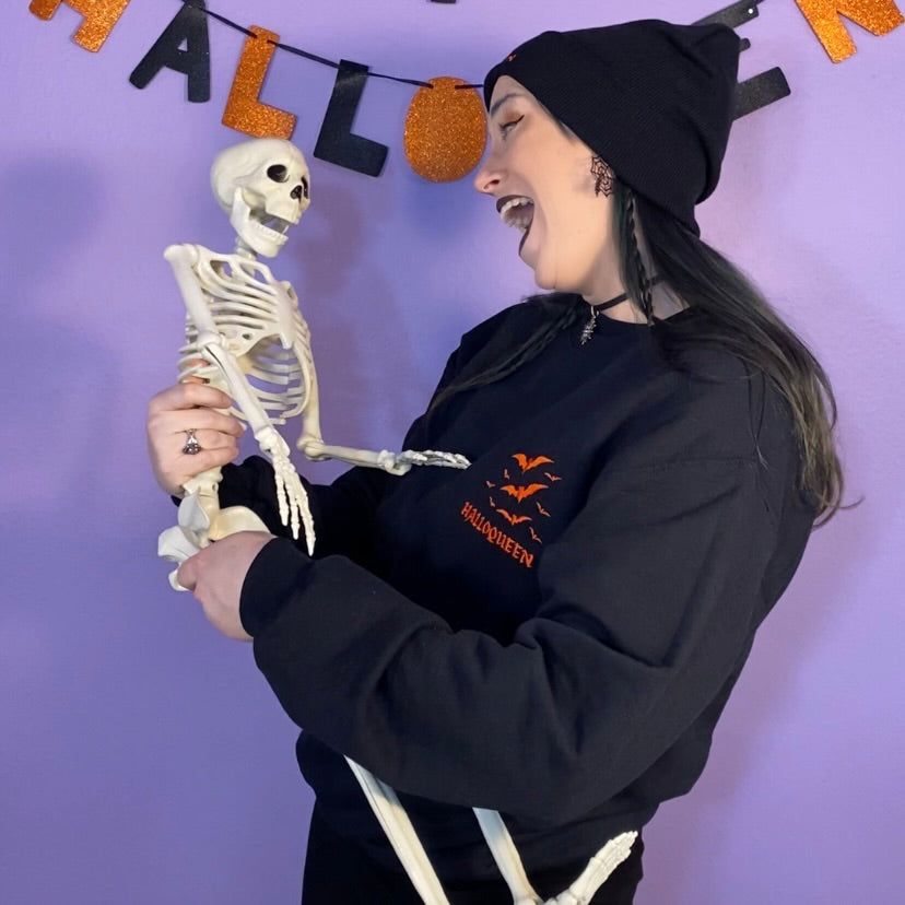 HALLOQUEEN Embroidered Halloween Crewneck Sweatshirt (BLACK)