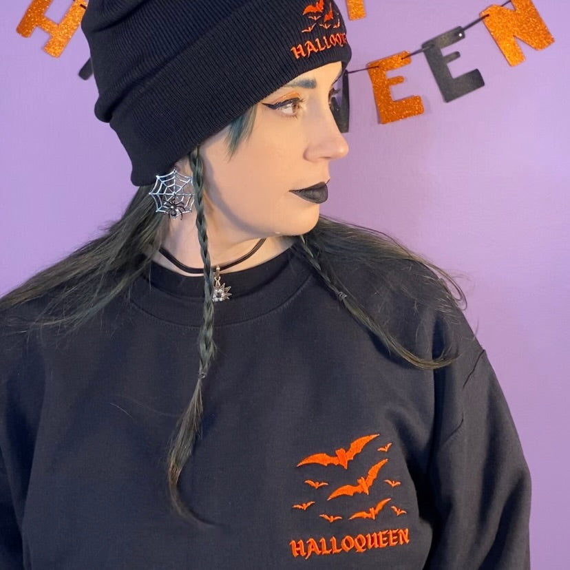 HALLOQUEEN Embroidered Halloween Crewneck Sweatshirt (BLACK)